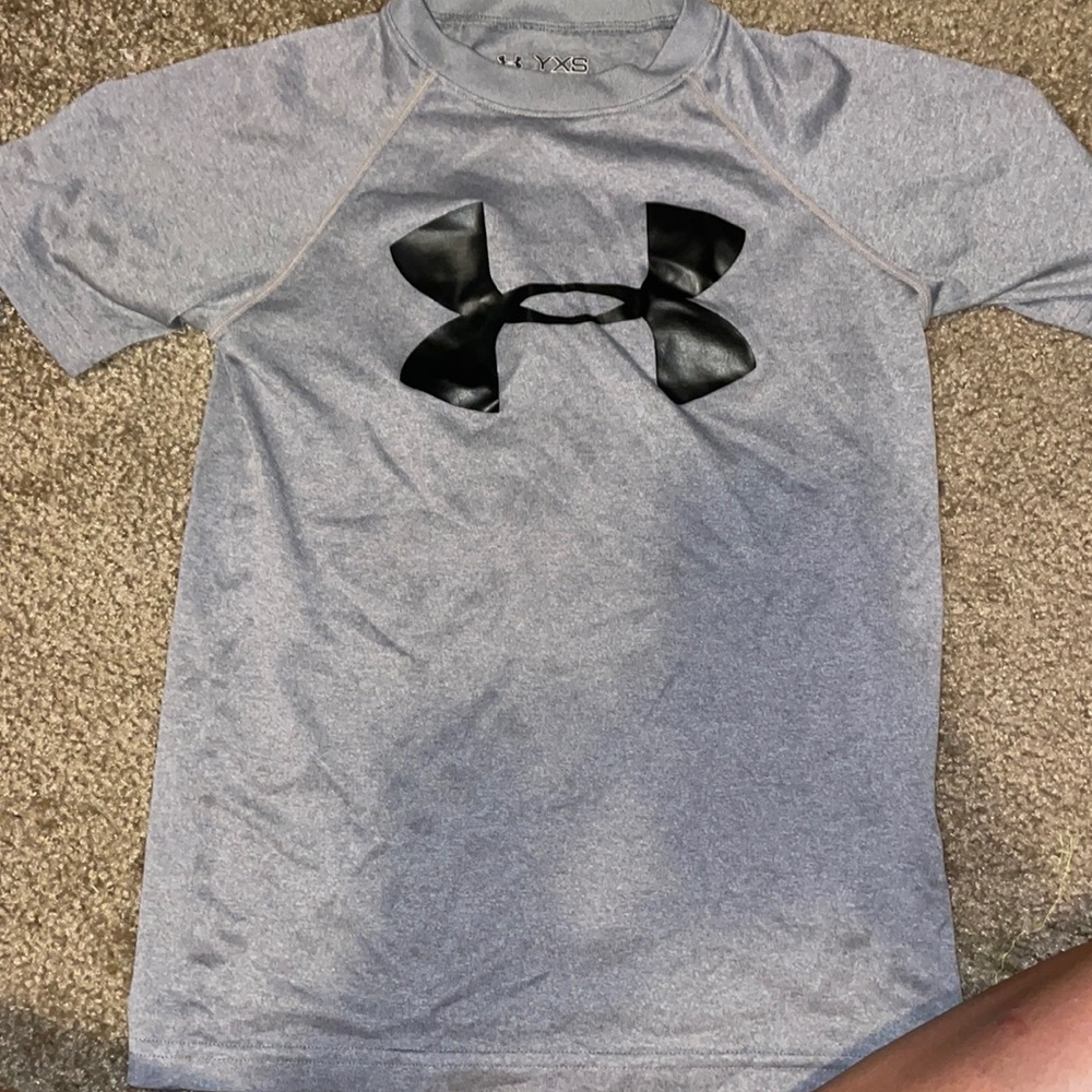 Boys Under Armour Shirt XS (6)